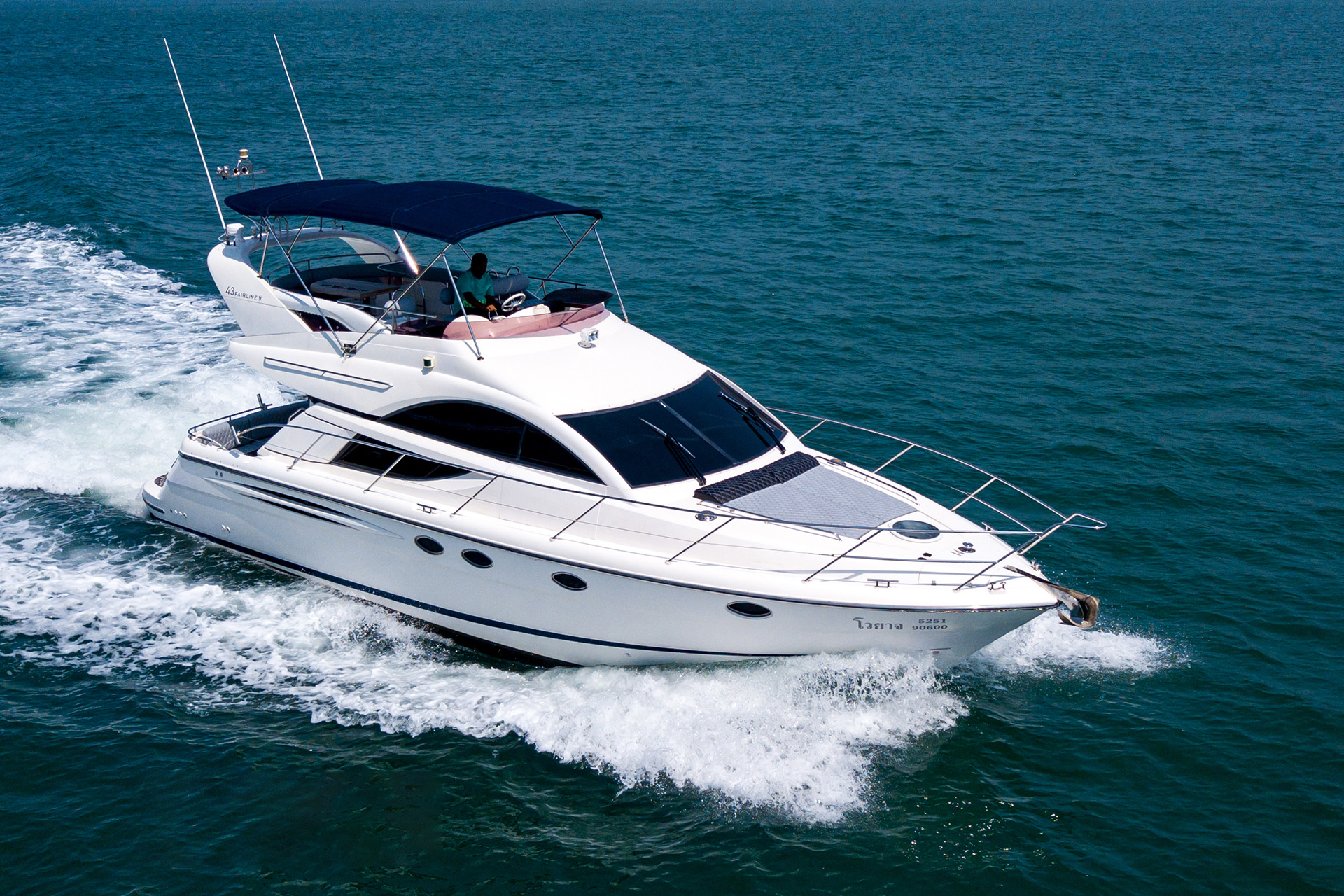 Fairline43_4