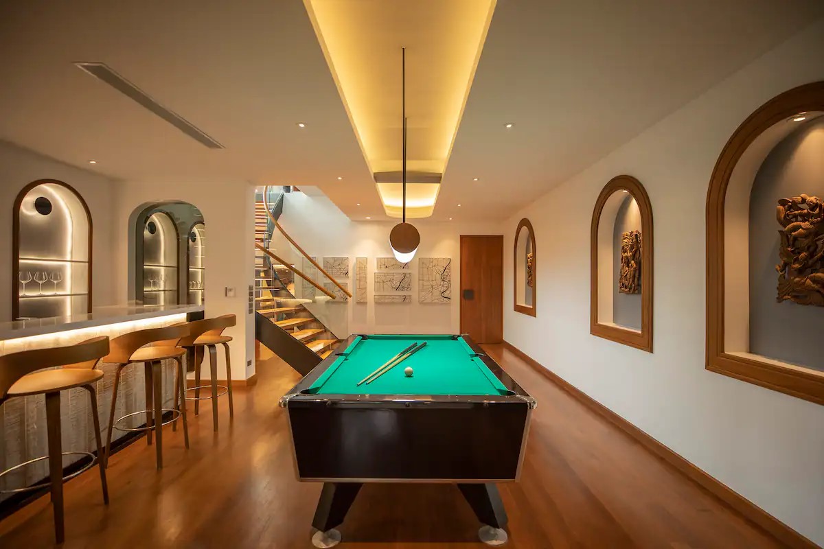 Pool table