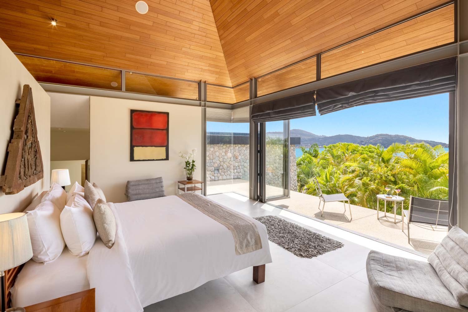 42-Villa-Benyasiri-Master-Bedroom